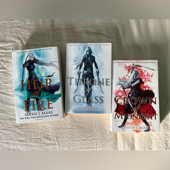 White Paperback Covers of Throne of Glass, Crown of Midnight, and Heir of Fire - Picture 1 of 3